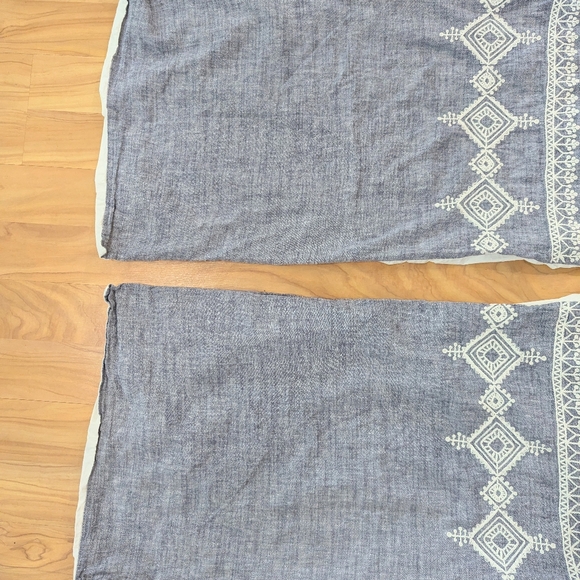 Anthropologie Embroidered Argenta Pillowcases King Size Linen Blend Set Of 2 - Picture 4 of 8